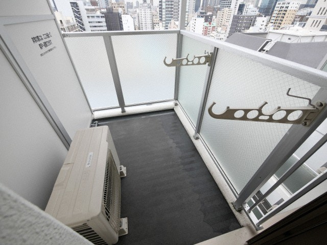 APRILE南森町のバルコニー