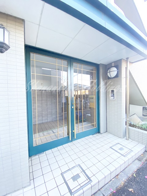 横浜市戸塚区戸塚町の賃貸マンションのエントランス