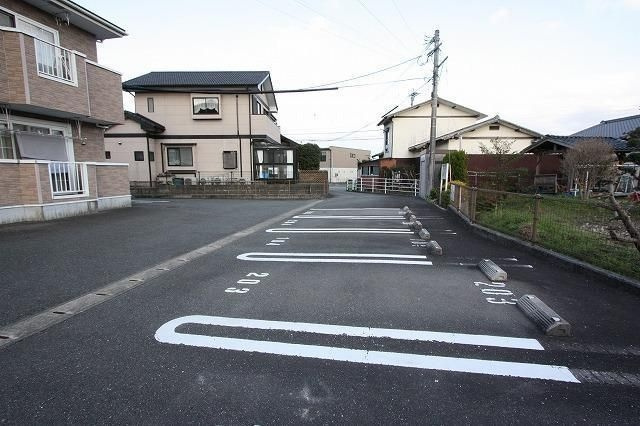エスタシオンなごみの駐車場