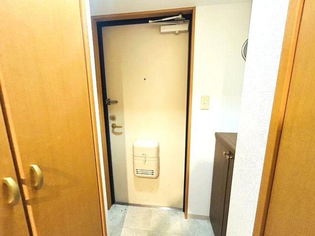 シャトラン弓木五番館の玄関