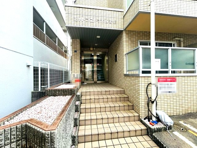 シャトラン弓木五番館のエントランス