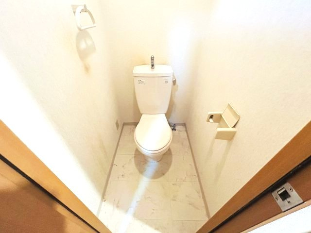 シャトラン弓木五番館のトイレ