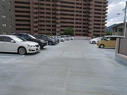 グランパル東原リバーステージの駐車場
