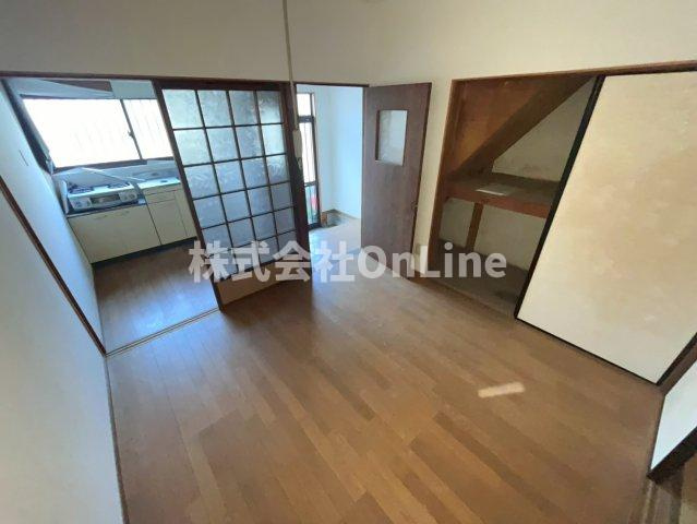 東大阪市西堤楠町３丁目のアパートの居間・リビング