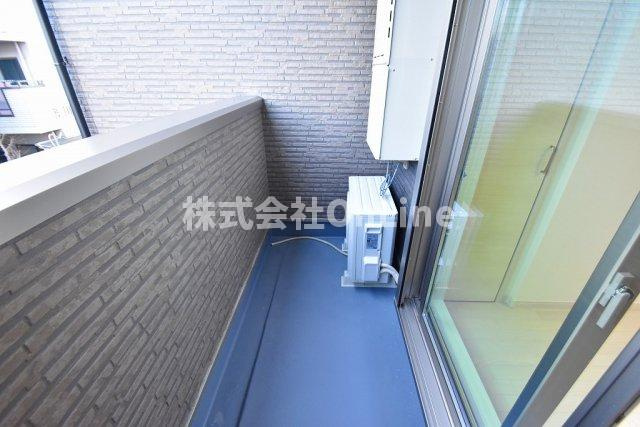 東大阪市寿町３丁目のアパートのバルコニー