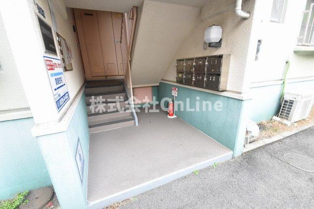 東大阪市若江西新町２丁目の賃貸マンションのエントランス