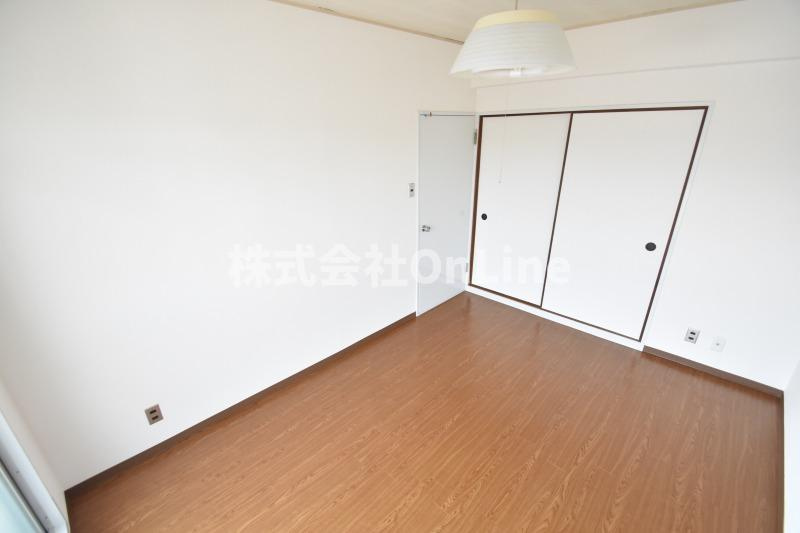 東大阪市長田３丁目の賃貸マンションの洋室