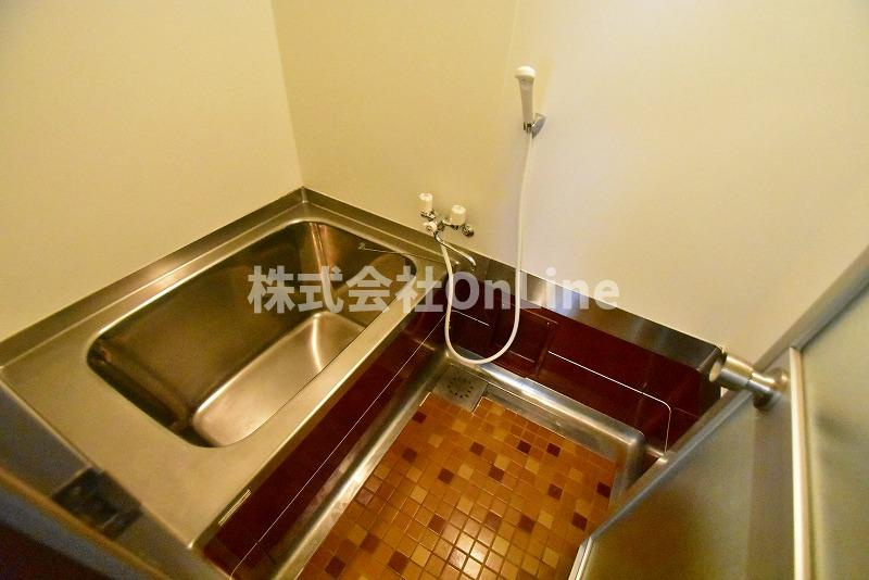 東大阪市玉串町東２丁目のアパートの浴室
