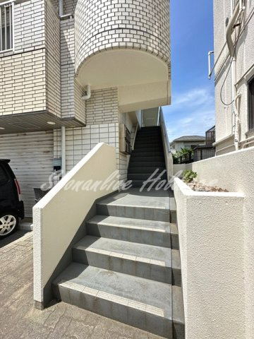 藤沢市本鵠沼４丁目の賃貸マンションのエントランス|毎日通るエントランス♪