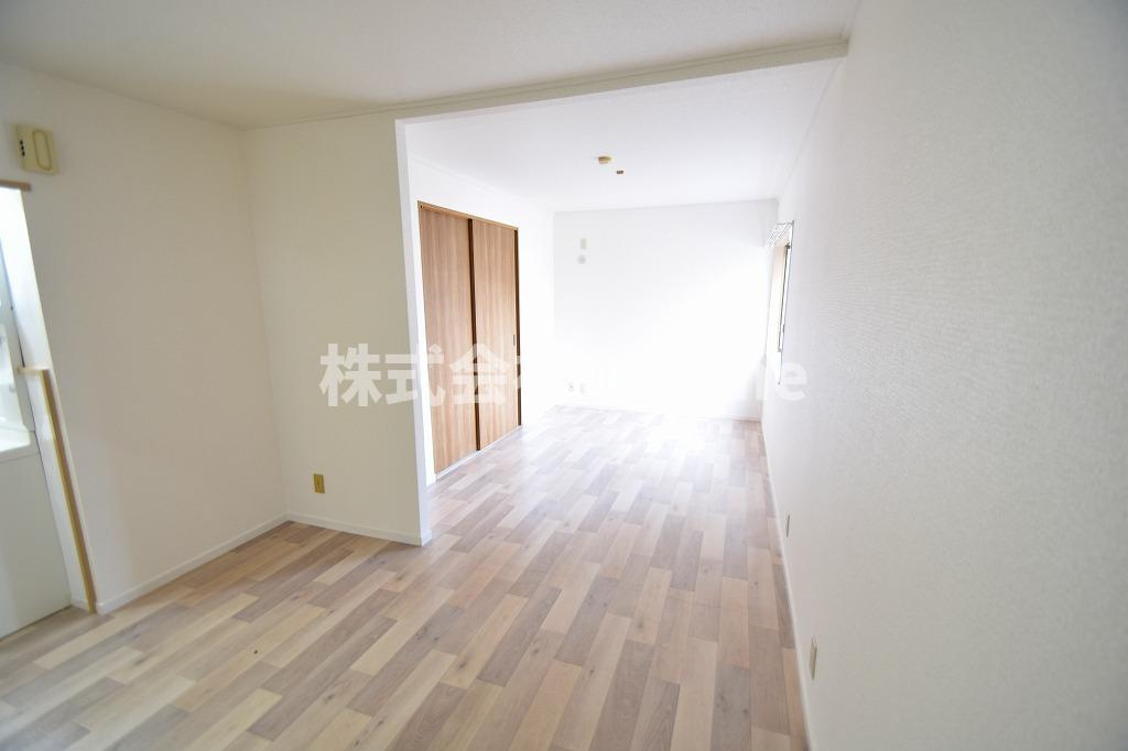 東大阪市吉松１丁目のアパートの居間・リビング