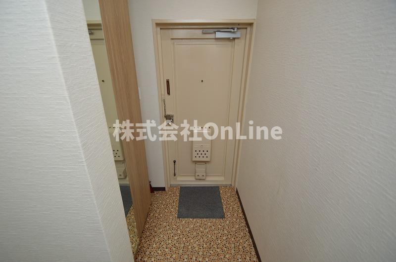 東大阪市横沼町２丁目の賃貸マンションの玄関