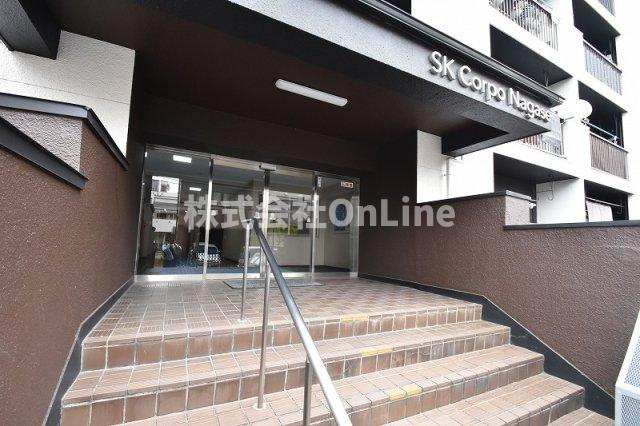 東大阪市横沼町２丁目の賃貸マンションのエントランス