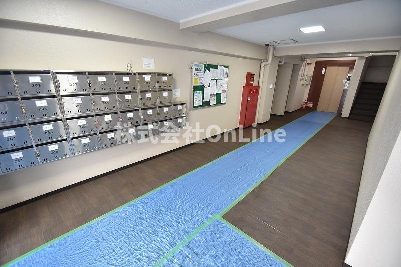 東大阪市横沼町２丁目の賃貸マンションのロビー