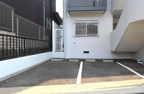 コンフォートヒル名東の駐車場