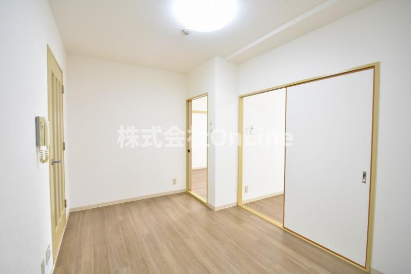 東大阪市友井５丁目の賃貸マンションの居間・リビング