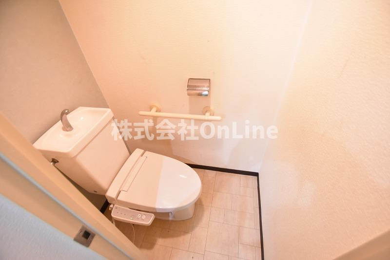 東大阪市友井５丁目の賃貸マンションのトイレ