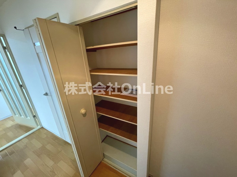 東大阪市友井５丁目の賃貸マンションの収納