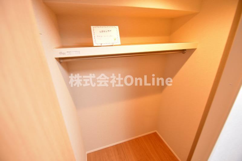 東大阪市菱屋西１丁目の賃貸マンションの収納