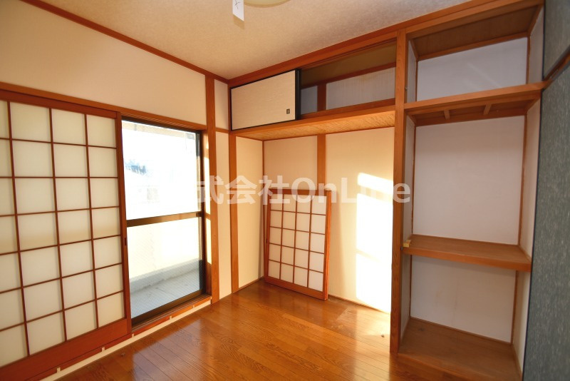 東大阪市大蓮北１丁目の賃貸マンションの洋室