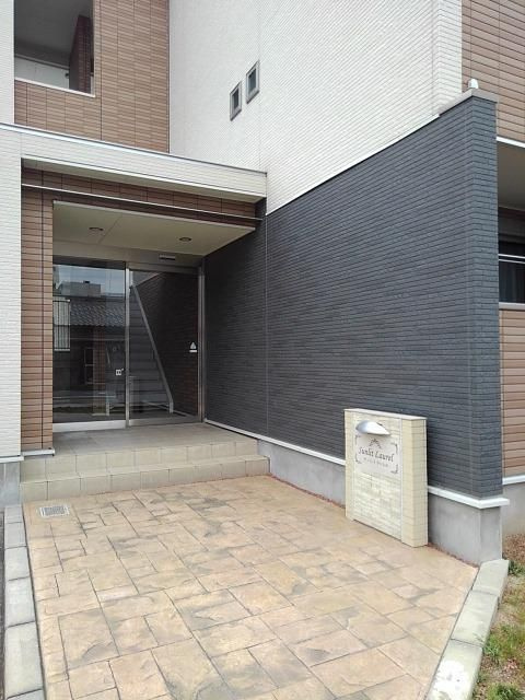 サンリット　ローレルのエントランス