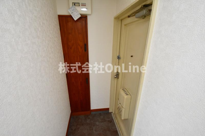 東大阪市大蓮北３丁目の賃貸マンションの玄関