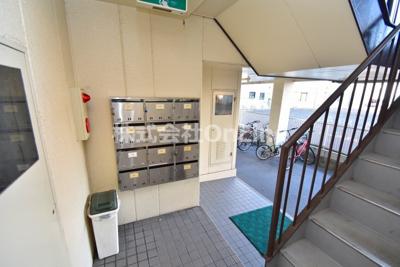 東大阪市大蓮北３丁目の賃貸マンションのロビー