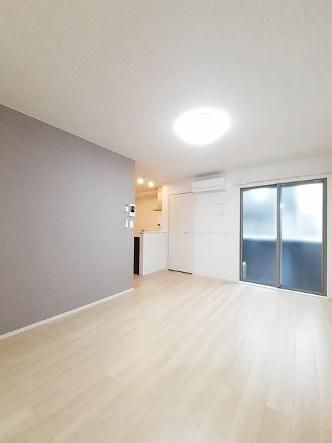 熊本市南区近見４丁目のアパートの居間・リビング
