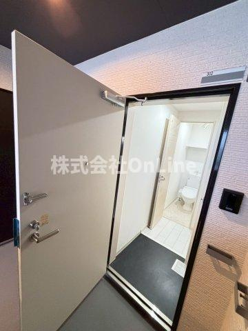 東大阪市花園東町３丁目のアパートの玄関