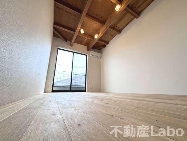 ピーススクエア住吉Aの洋室