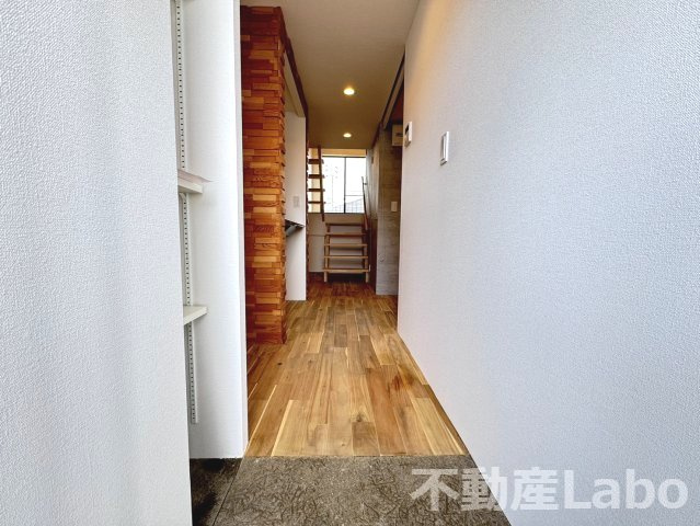 ピーススクエア住吉Aの玄関