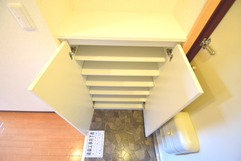 東大阪市足代北２丁目の賃貸マンションの収納