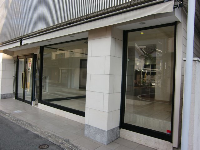 熊本市中央区南坪井町の店舗一部のエントランス