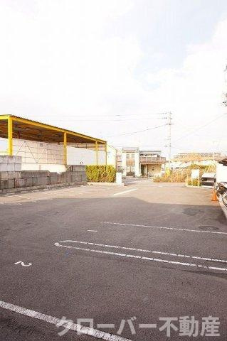 キャッツコート鶴市の駐車場