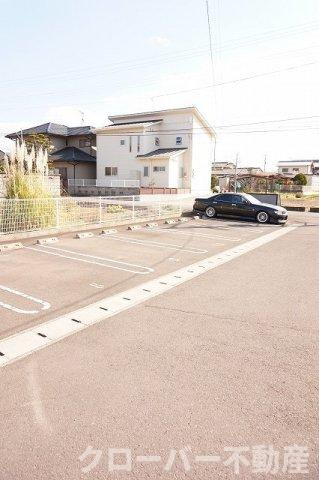 キャトルセゾンの駐車場