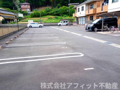 【駐車場】 | スカイハイツ坪生 B棟