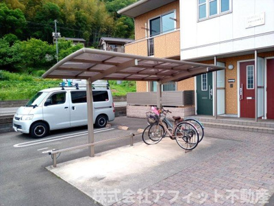 【その他共用部分】 | スカイハイツ坪生 B棟 | 屋根付き駐輪場