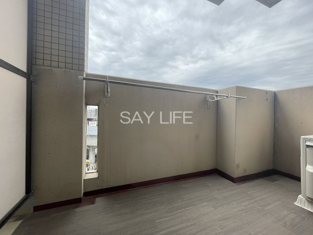 パークモダン高井田のバルコニー