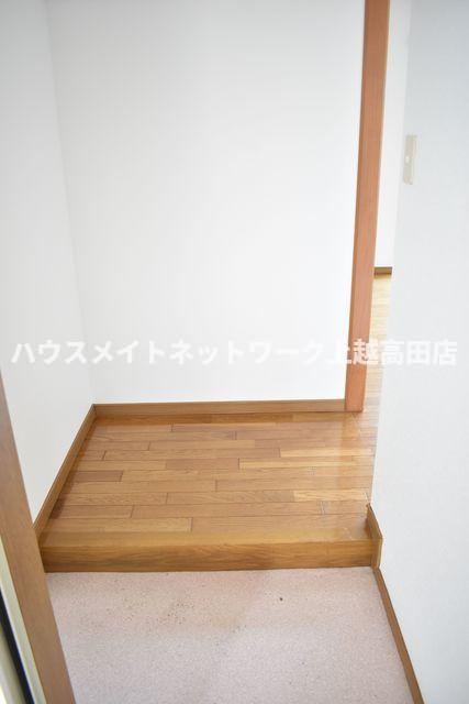 ウイングヒルズＢ棟の玄関|玄関