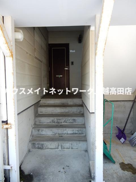 ウイングヒルズＢ棟のエントランス|エントランス