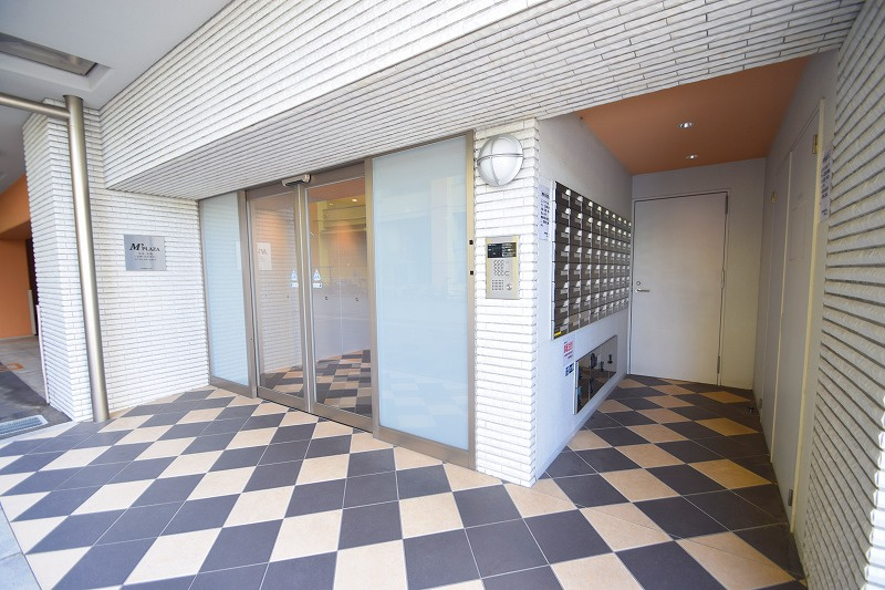 M’プラザ小阪駅前のエントランス