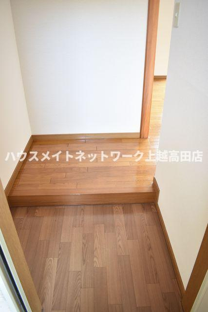 ウイングヒルズＢ棟の玄関|玄関