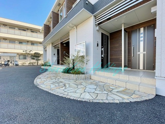 鎌倉市上町屋のアパートのエントランス