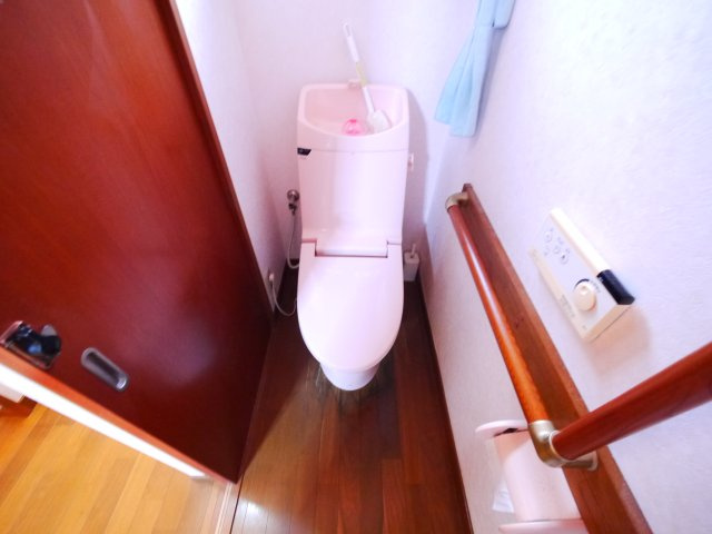 富里市十倉　平屋中古戸建のトイレ|平成20年4月築２DK平屋 敷地約82坪　屋内外残置多数あり現況引渡し。 駐車2台可能 北東公道角地
