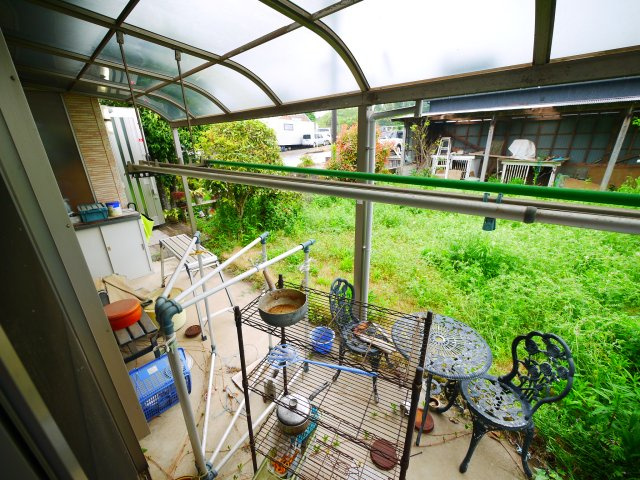 富里市十倉　平屋中古戸建の庭|平成20年4月築２DK平屋 敷地約82坪　屋内外残置多数あり現況引渡し。 駐車2台可能 北東公道角地