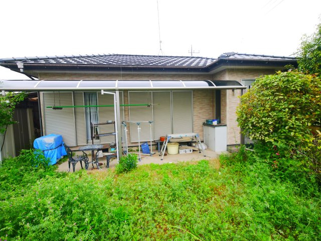 富里市十倉　平屋中古戸建の外観|平成20年4月築２DK平屋 敷地約82坪　屋内外残置多数あり現況引渡し。 駐車2台可能 北東公道角地