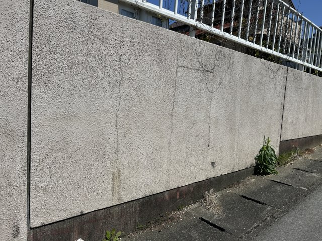 熊本県熊本市北区清水岩倉2丁目22-13の外観|境界ブロックは傾きなどなく、強固に自立しています