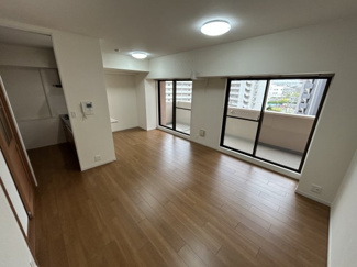 【居間・リビング】 | ヴェルディ宇品東 | 南向きで当たるいお部屋です