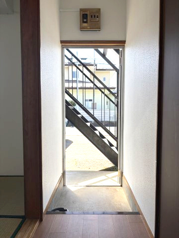 コーポササキの玄関