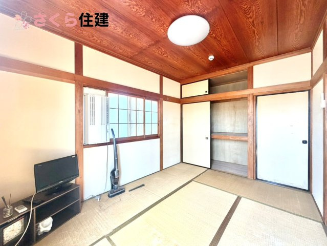 宇都宮市野沢町　中古戸建の和室|２階の和室、畳が一部経年劣化は見られますがリフォーム次第でお好みの空間に仕上げられます。
