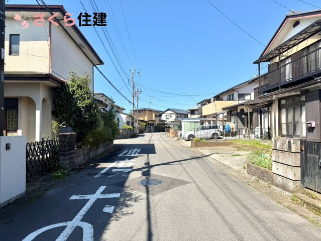 宇都宮市野沢町　中古戸建の前面道路含む現地写真|前面道路南側6ｍ公道